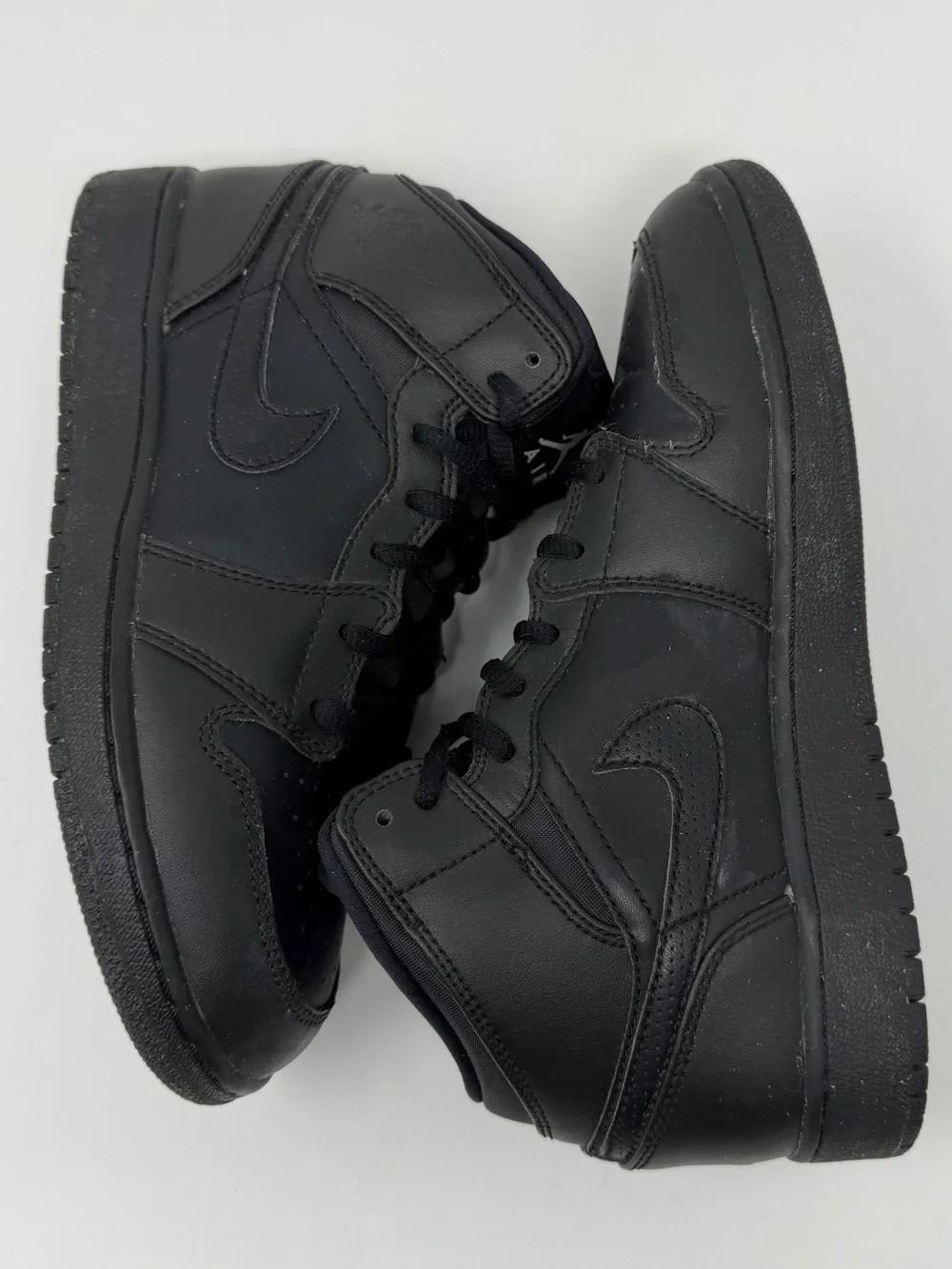 Nike Air Jordan 1 Mid Kids Black Leather Sneakers Sz. 5y